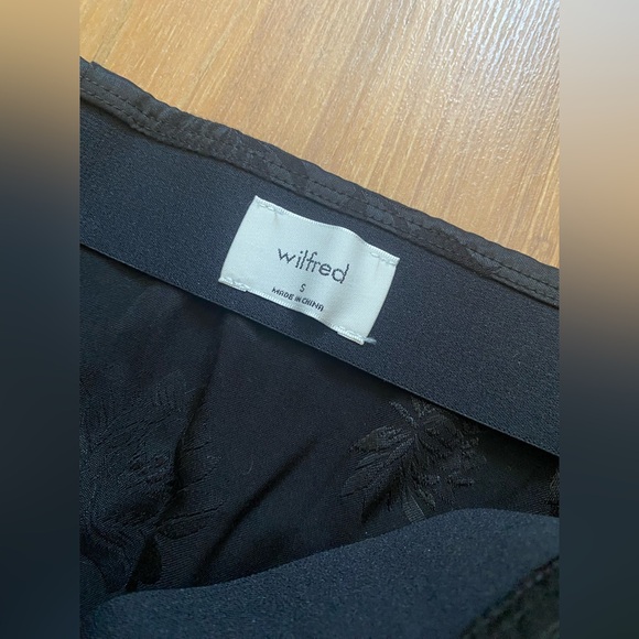 ARITZIA WILFRED Baroque Skirt Jacquard Satin Pearl Button Slip Midi Black small - Picture 5 of 10